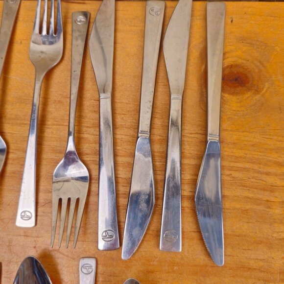 Vintage Eastern Airlines In-Flight Flatware, 4 Spoons, 4 Forks, 4 Knives - Picture 5 of 8
